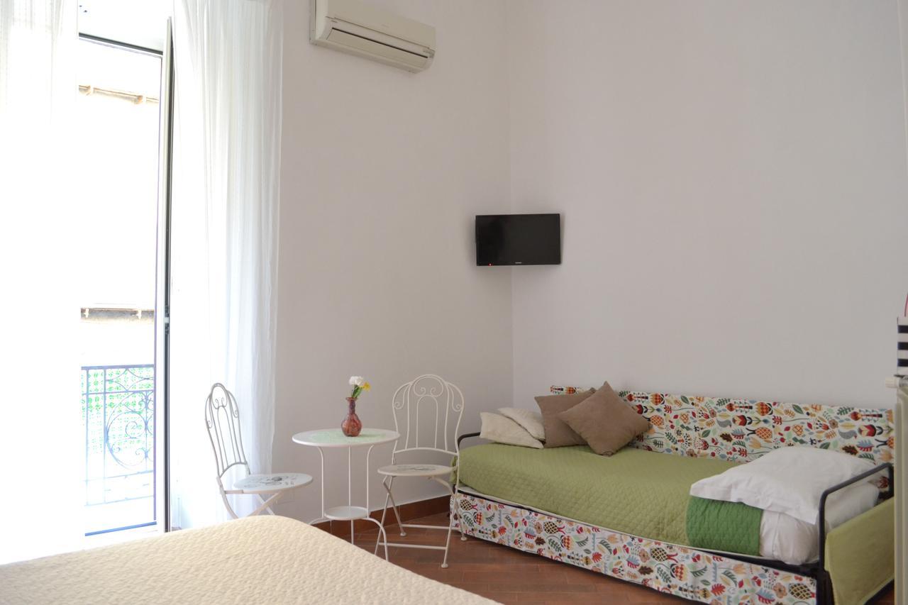 Bed and Breakfast Le Stanze di Dolly Napoli Esterno foto