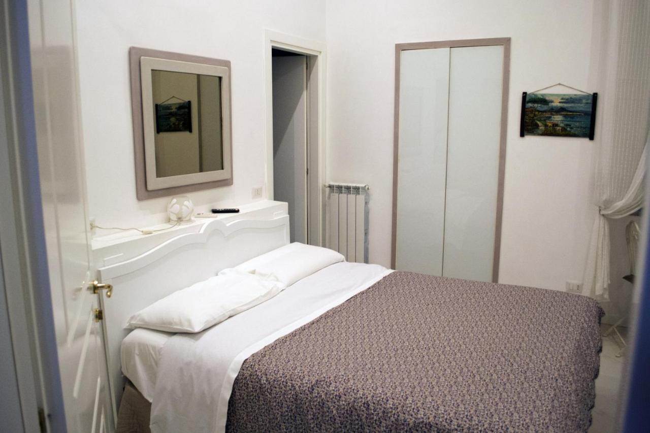 Bed and Breakfast Le Stanze di Dolly Napoli Esterno foto